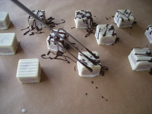 Rezept: Erdbeerpralinen Bild Nr. 5 Erdbeerpralinen - Rezept - Bild Nr. 5