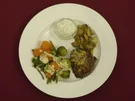 Rezept: Rinderfilet in Senfkruste an Gartengemüse und Kartoffelspalten (Tobias Schönenberg) Rinderfilet in Senfkruste an Gartengemüse und Kartoffelspalten (Tobias Schönenberg) - Rezept