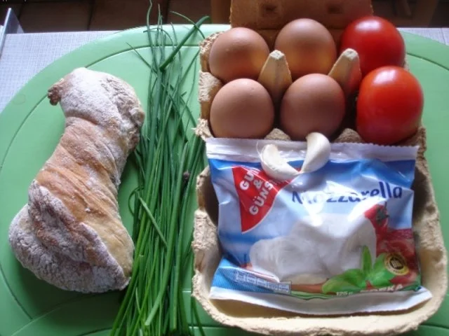 Rezept: Omelett mit Tomaten und Mozzarella Bild Nr. 2 Omelett mit Tomaten und Mozzarella - Rezept - Bild Nr. 2