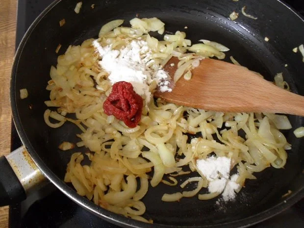 Hühnerbrustfilet im Zwiebel-Sahne-Sößle mit Spätzle aus Dinkelmehl - Rezept - Bild Nr. 6