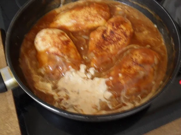 Hühnerbrustfilet im Zwiebel-Sahne-Sößle mit Spätzle aus Dinkelmehl - Rezept - Bild Nr. 8