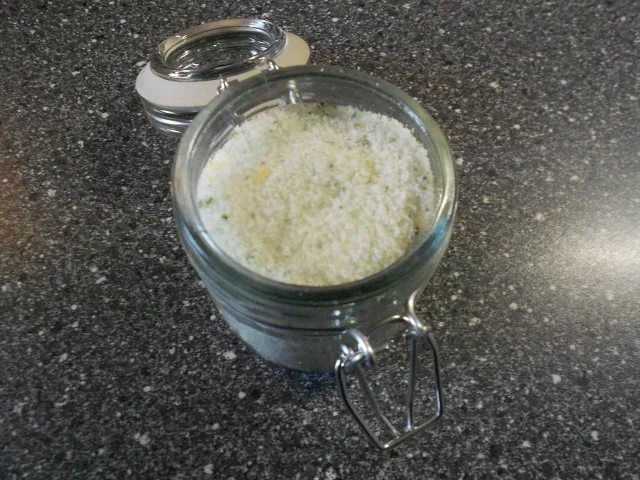 Rosmarin-Zitronen-Würzsalz - Rezept - Bild Nr. 2