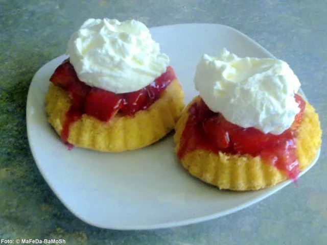 Rezept: Erdbeer-Törtchen Bild Nr. 2 Erdbeer-Törtchen - Rezept - Bild Nr. 2