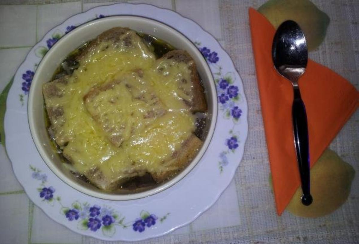 Zwiebelsuppe nach Französcher Art - Rezept - kochbar.de