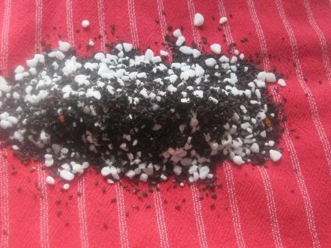 Rezept: Schwarzes Sesamsalz für Tina Bild Nr. 2 Schwarzes Sesamsalz für Tina - Rezept - Bild Nr. 2