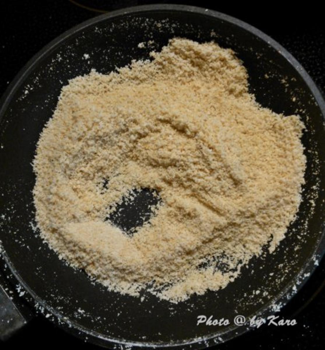 Kuchen: Heidelbeer Creme fraiche Kuchen auf knusprigem Mandelboden - Rezept - Bild Nr. 2