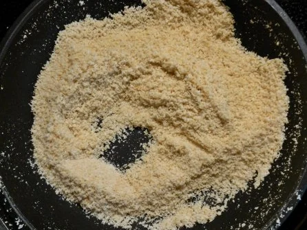 Kuchen: Heidelbeer Creme fraiche Kuchen auf knusprigem Mandelboden - Rezept - Bild Nr. 2