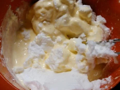 Kuchen: Heidelbeer Creme fraiche Kuchen auf knusprigem Mandelboden - Rezept - Bild Nr. 4