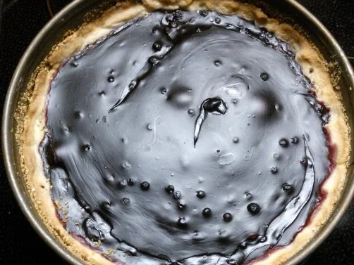 Kuchen: Heidelbeer Creme fraiche Kuchen auf knusprigem Mandelboden - Rezept - Bild Nr. 6