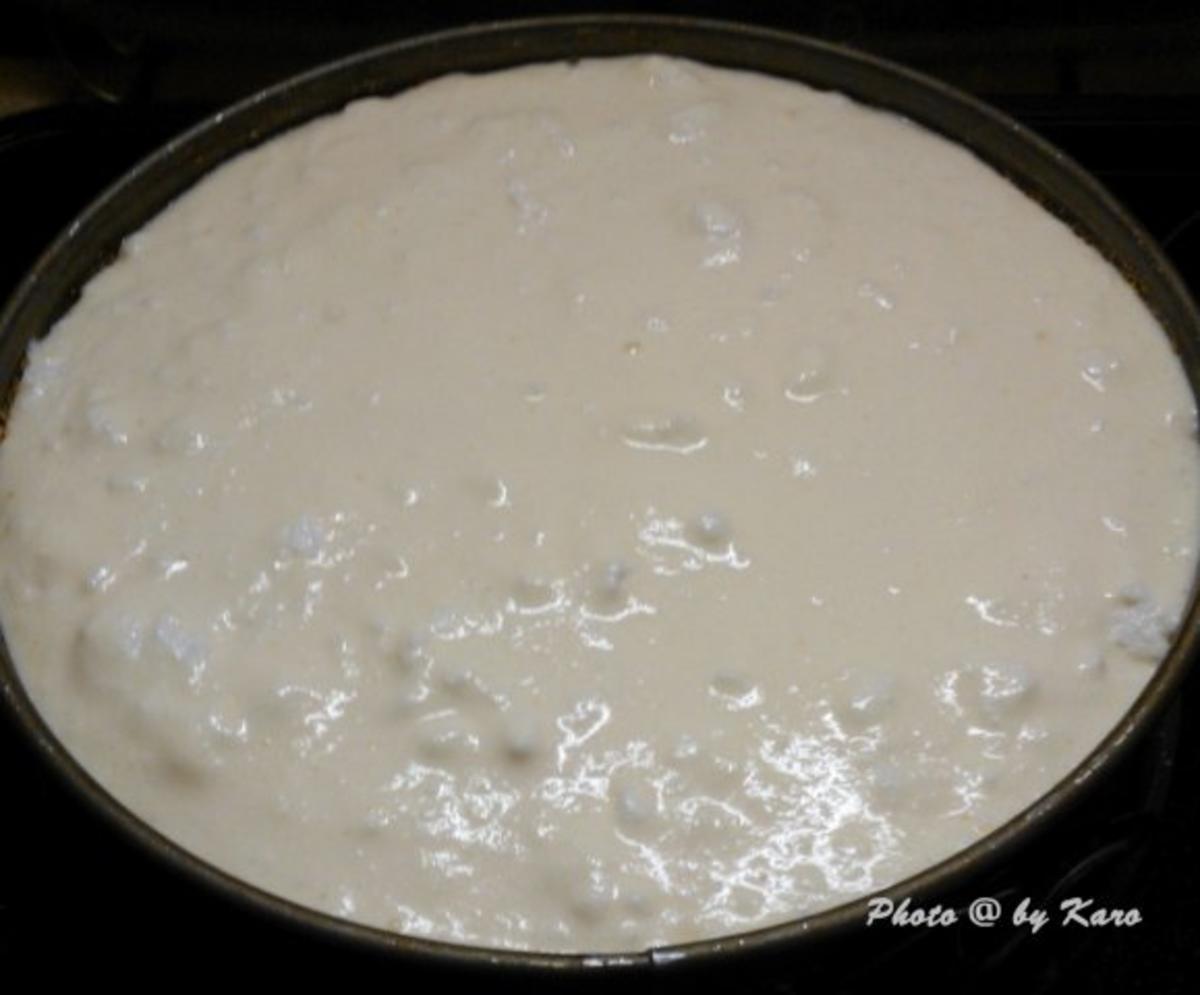 Kuchen: Heidelbeer Creme fraiche Kuchen auf knusprigem Mandelboden - Rezept - Bild Nr. 7