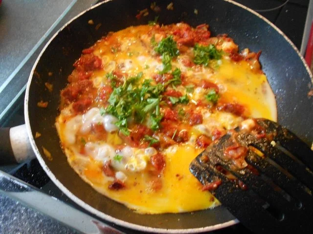 menemen sucuklu türkische Eierspeise mit Knoblauchwurst - Rezept - Bild Nr. 28