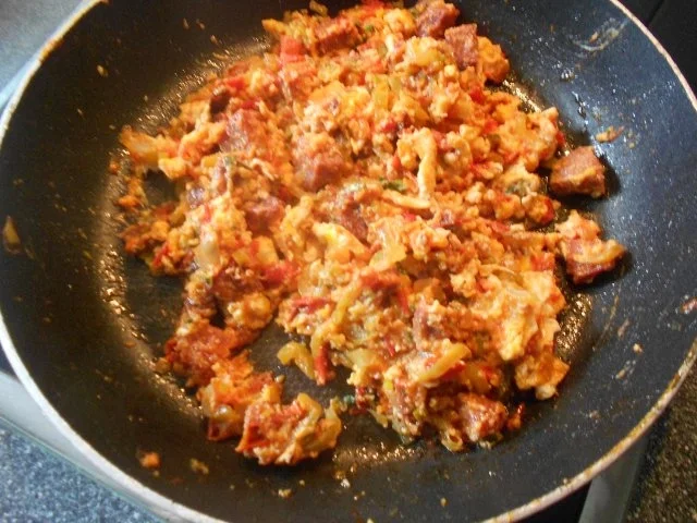 menemen sucuklu türkische Eierspeise mit Knoblauchwurst - Rezept - Bild Nr. 29