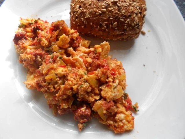 menemen sucuklu türkische Eierspeise mit Knoblauchwurst - Rezept - Bild Nr. 30