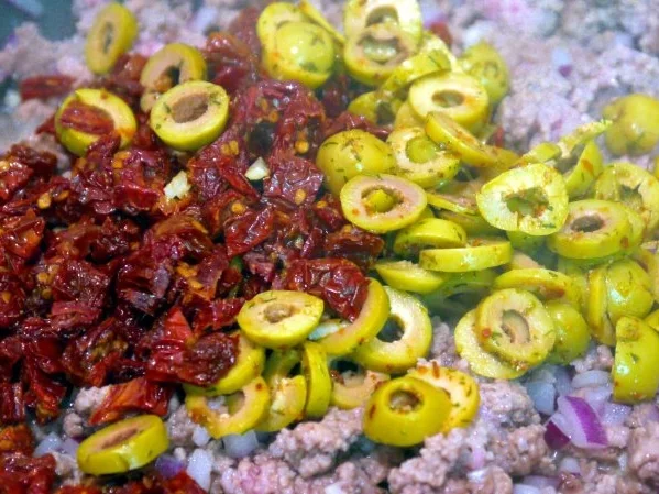 Rezept: Griechischer Blätterteig-Hackfleisch-Kuchen Bild Nr. 7 Griechischer Blätterteig-Hackfleisch-Kuchen - Rezept - Bild Nr. 7