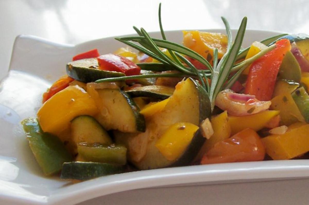 Beilagen: Mariniertes Ofengemüse mediterran - Rezept - kochbar.de