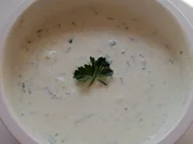 Rezept: Joghurt-Gurken-Dip mit Gartenkräutern Joghurt-Gurken-Dip mit Gartenkräutern - Rezept