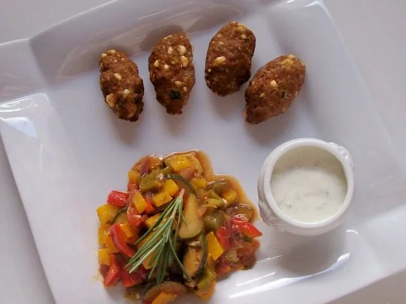 Joghurt-Gurken-Dip mit Gartenkräutern - Rezept - Bild Nr. 5