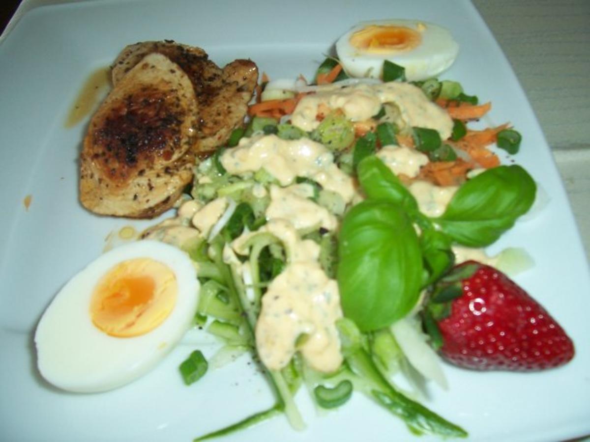 Enikö´s "15 Kilos müssen runter" Salat mit Dijon Dressing - Rezept