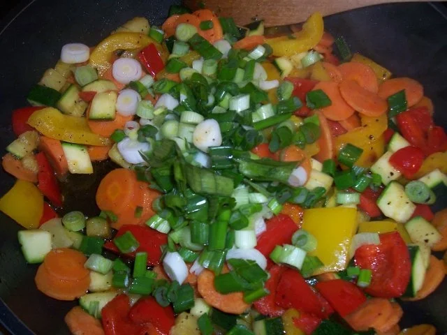 Enikö´s "14,6 Kilo müssen runter" Zucchini-Paprika Pfanne mit Putensteak - Rezept - Bild Nr. 5