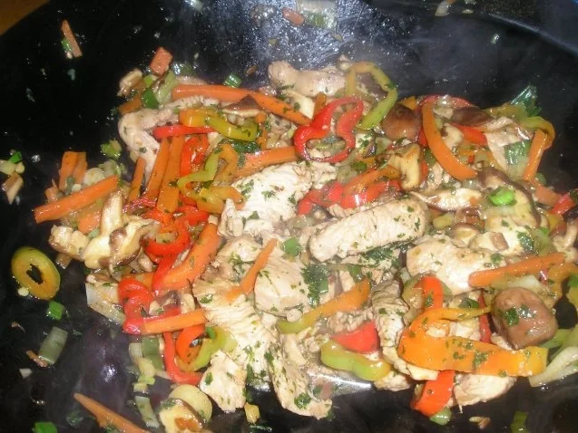 Wok-Gemüse mit Puten-Steak Streifen - Rezept - Bild Nr. 3