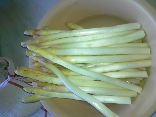 Frischer Spargel mit Schnitzel und Bärlauchsoße dazu Butterkartoffeln - Rezept - Bild Nr. 13