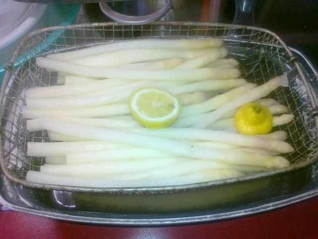 Frischer Spargel mit Schnitzel und Bärlauchsoße dazu Butterkartoffeln - Rezept - Bild Nr. 17