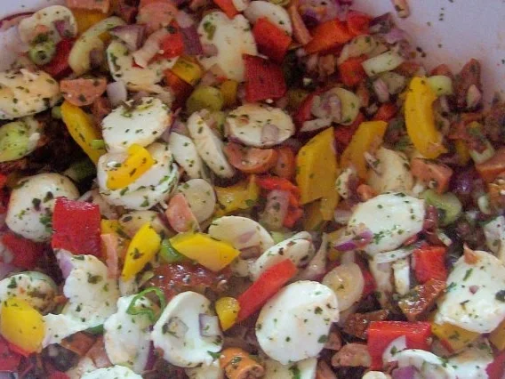 Italienischer Nudelsalat mit Paprika und Mozzarella - Rezept - Bild Nr. 3