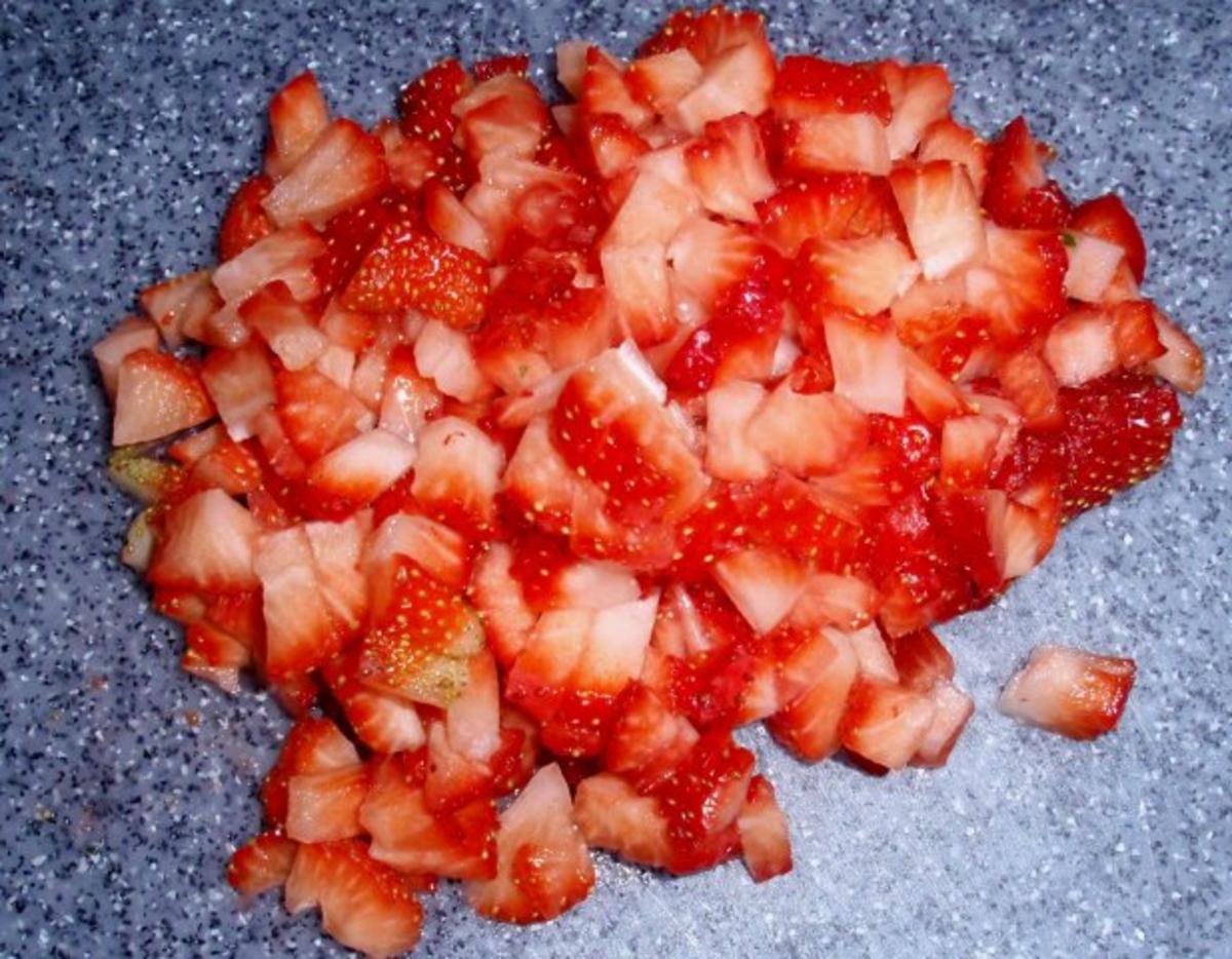 Spargel mit pikant zubereiteten Erdbeersalat - Rezept - Bild Nr. 5