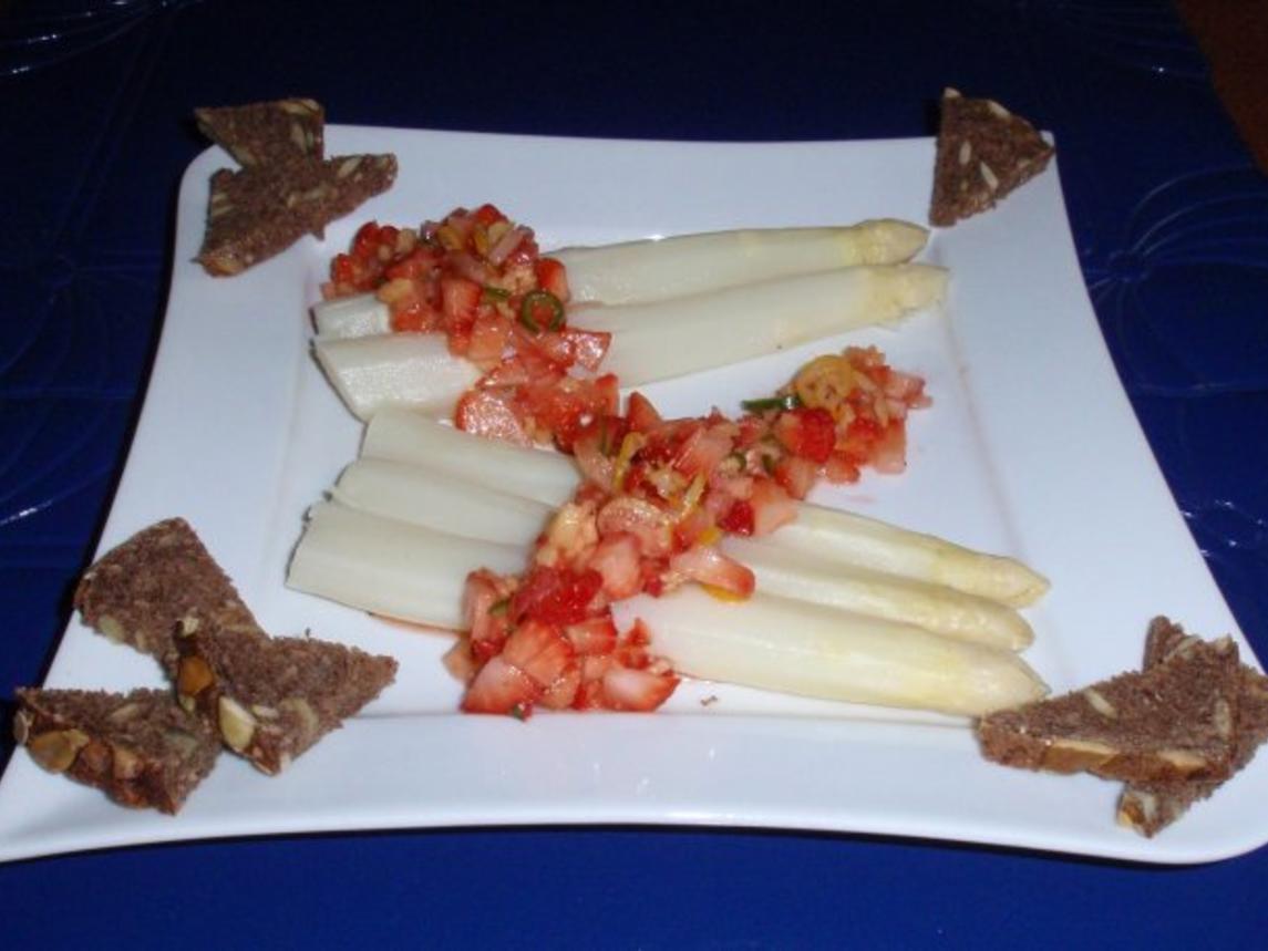 Spargel mit pikant zubereiteten Erdbeersalat - schnell &amp; einfach - 178 ...