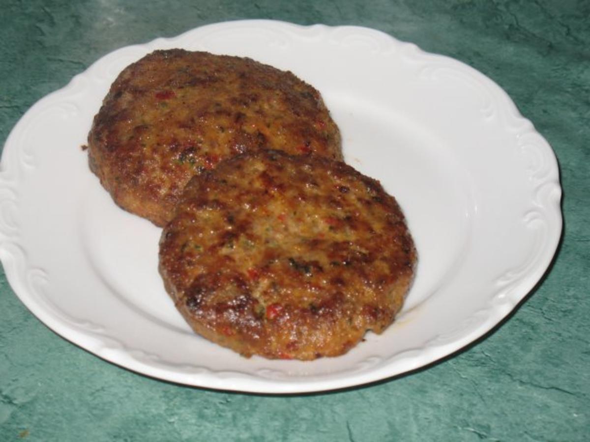 Fleisch - Ajvar-Burger und Ajvar-Bällchen - Rezept