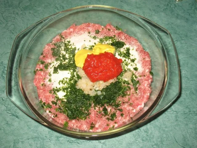 Rezept: Fleisch - Ajvar-Burger und Ajvar-Bällchen Bild Nr. 3 Fleisch - Ajvar-Burger und Ajvar-Bällchen - Rezept - Bild Nr. 3