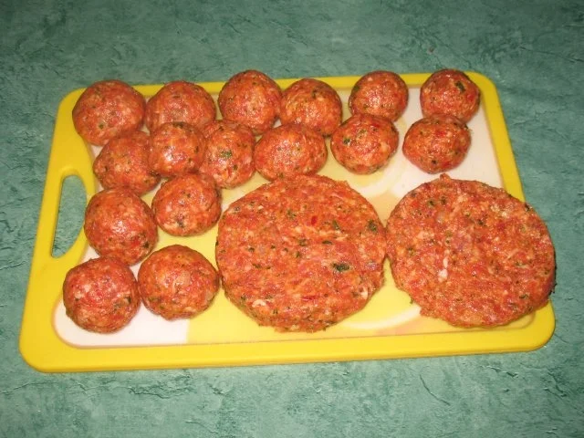 Rezept: Fleisch - Ajvar-Burger und Ajvar-Bällchen Bild Nr. 7 Fleisch - Ajvar-Burger und Ajvar-Bällchen - Rezept - Bild Nr. 7