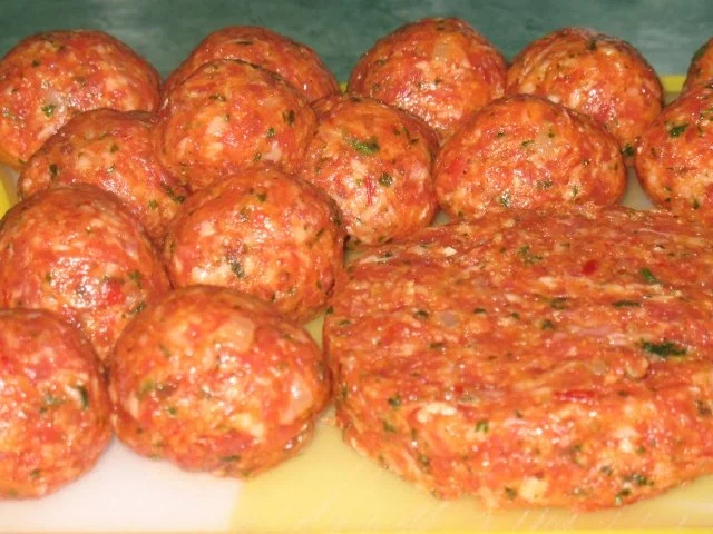 Rezept: Fleisch - Ajvar-Burger und Ajvar-Bällchen Bild Nr. 8 Fleisch - Ajvar-Burger und Ajvar-Bällchen - Rezept - Bild Nr. 8