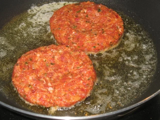 Rezept: Fleisch - Ajvar-Burger und Ajvar-Bällchen Bild Nr. 11 Fleisch - Ajvar-Burger und Ajvar-Bällchen - Rezept - Bild Nr. 11
