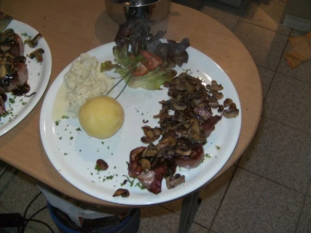 Kleine Filetstücke mit Blumenkohl und Knödel - Rezept - Bild Nr. 2