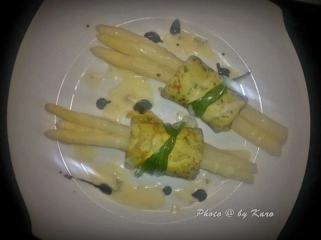 Spargel weiss in einer Bärlauch Creperolle mit Gorgonzolasahne - Rezept - Bild Nr. 6