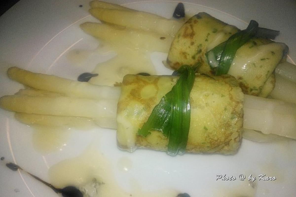 Spargel weiss in einer Bärlauch Creperolle mit Gorgonzolasahne - Rezept