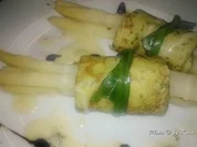 Spargel weiss in einer Bärlauch Creperolle mit Gorgonzolasahne - Rezept