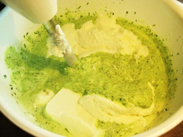Sahnequark mit den aller-ersten zarten Kräutern ... - Rezept - Bild Nr. 3