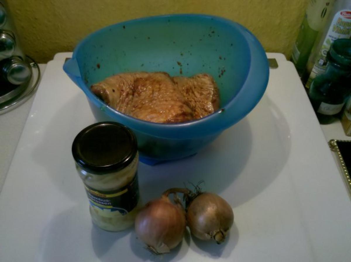Geflügel: Putenoberkeule mit Kokos-Green-Curry-Soße und Chili-Tomatenbandnudeln - Rezept - Bild Nr. 6