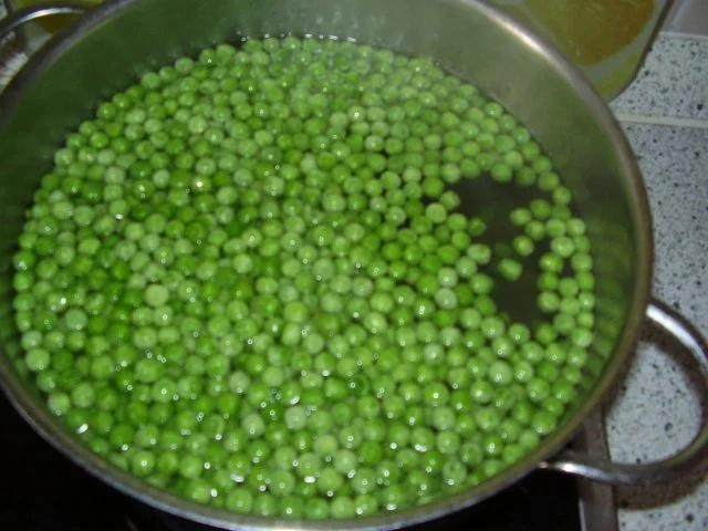 Rezept: Hähnchenkeulen mit Erbsen-Soße Bild Nr. 9 Hähnchenkeulen mit Erbsen-Soße - Rezept - Bild Nr. 9