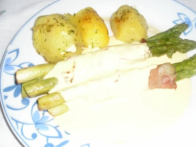 Grüner Spargel mit Tiroler Bergschinken - Rezept
