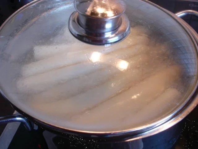 Spargel mit westfälischen Knochenschinken, Pilzkartoffeln und zerlassener Butter - Rezept - Bild Nr. 6