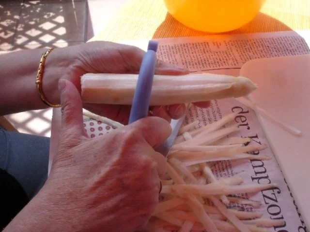 Spargel mit westfälischen Knochenschinken, Pilzkartoffeln und zerlassener Butter - Rezept - Bild Nr. 4