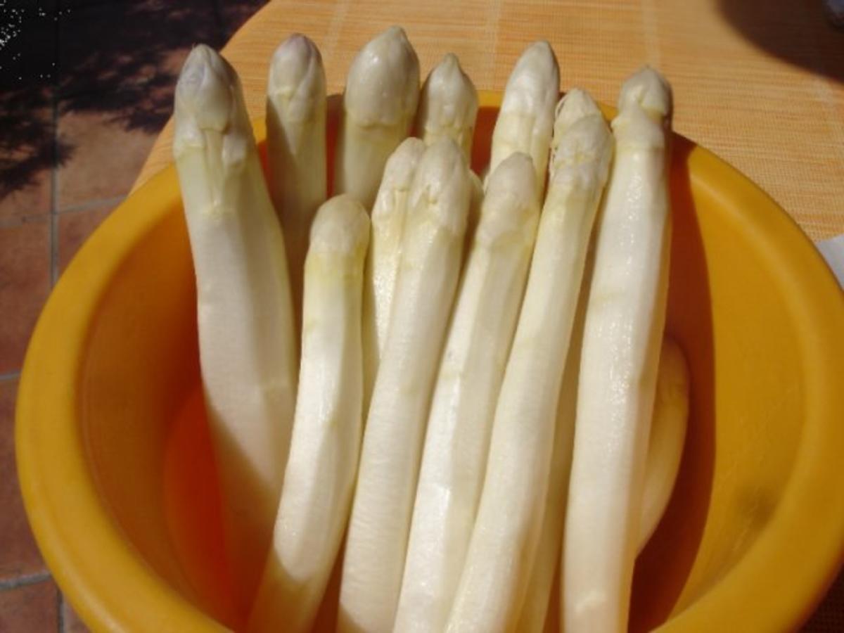 Spargel mit westfälischen Knochenschinken, Pilzkartoffeln und zerlassener Butter - Rezept - Bild Nr. 5