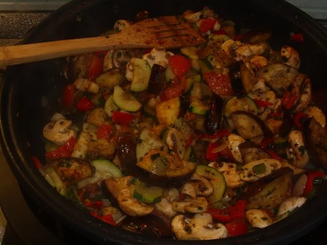 Rezept: Gemüsepfanne mit Ei im Brot Bild Nr. 6 Gemüsepfanne mit Ei im Brot - Rezept - Bild Nr. 6