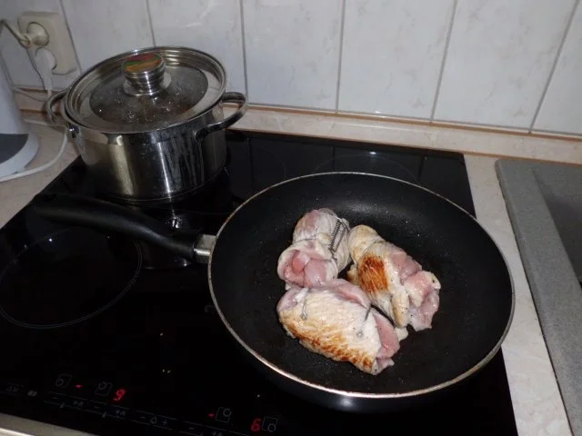 Fleisch: Rolle von Pute & Schwein in Orangen-Ananas-Soße und Kartoffel-Sauerkraut-Stampf - Rezept - Bild Nr. 3