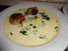 Suppe: Kräuter-Rahmsuppe mit Ei und Hackbällchen - Rezept