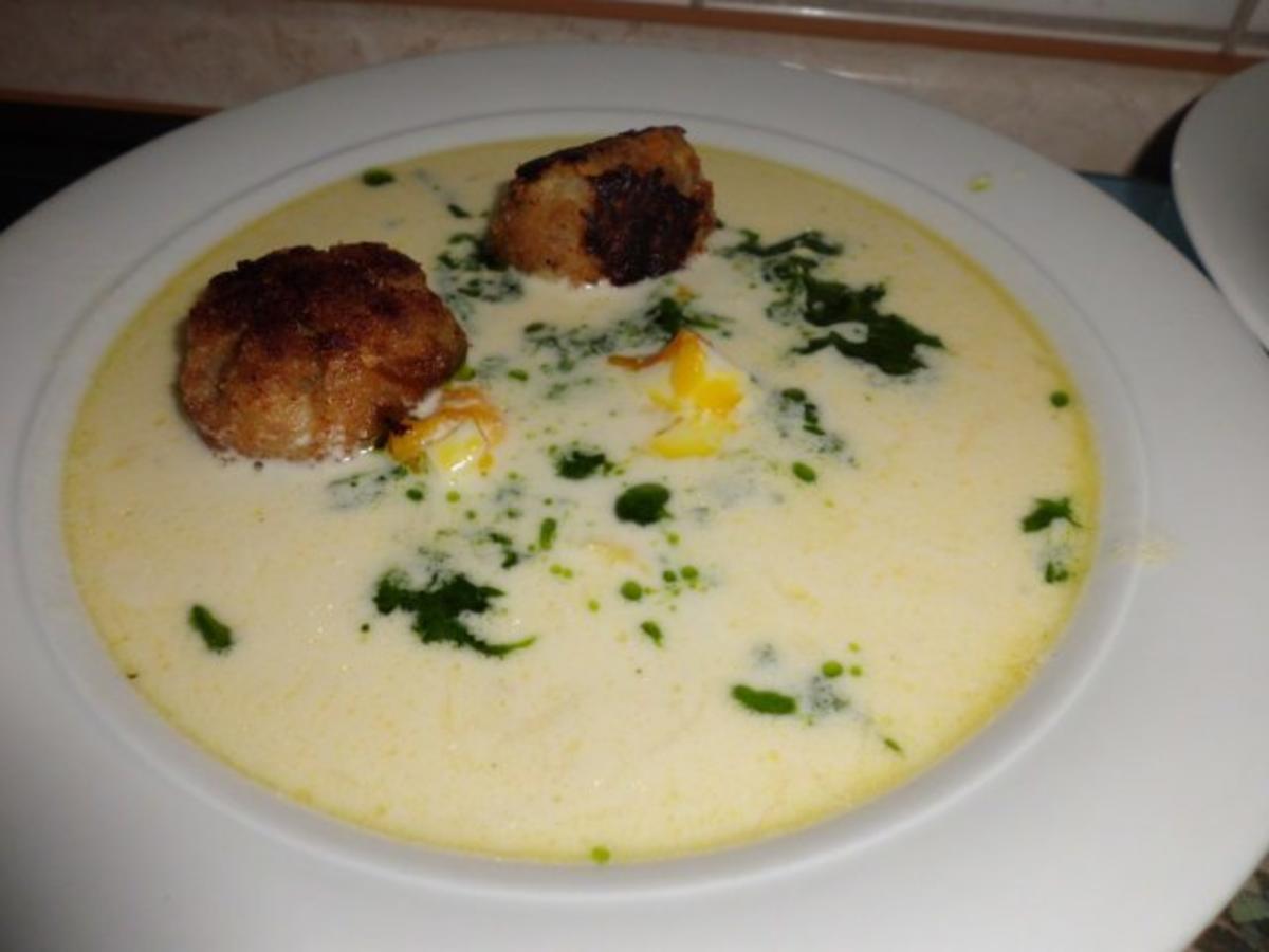 Bilder für Suppe: Kräuter-Rahmsuppe mit Ei und Hackbällchen - Rezept