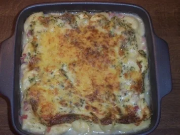 Rezept: Tortelini mit Schinken-Käse-Soße im Ofen überbacken Tortelini mit Schinken-Käse-Soße im Ofen überbacken - Rezept